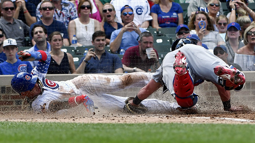 Javier Baez llega safe a home de forma mágica