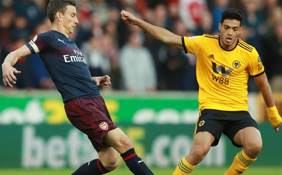 Raúl Jiménez en acción ante el Arsenal. (Cortesía)