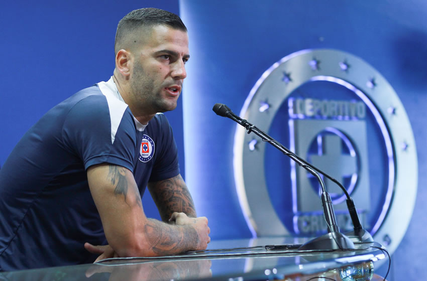 Edgar Méndez reconoció el motivo por el que se dio el cambio de Cruz Azul. Foto: Imago7