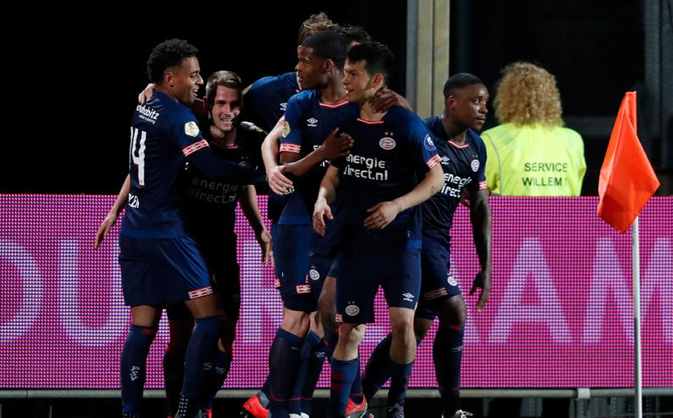 Lozano será sometido a una serie de estudios para seguir descartando lesiones y saber cuánto tiempo estará fuera. (Foto: @PSV)