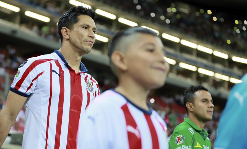 Molina ha sido de los jugadores que mas ha sufrido la crisis de Chivas. (Foto: Imago 7)