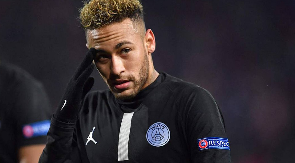Neymar no aguantó y explotó contra un aficionado. (Foto: AFP)