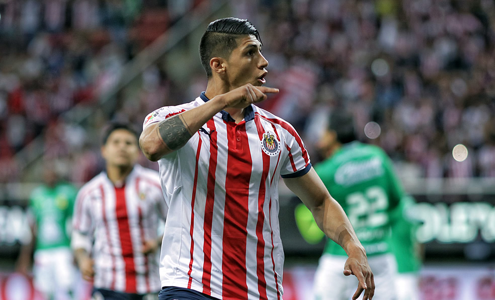 Alan Pulido le dio el triunfo a Chivas. (Foto: Imago7)