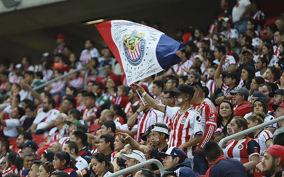 El estadio Akron se mantuvo pintado de rojiblanco en el Clausura 2019. (Imago 7)