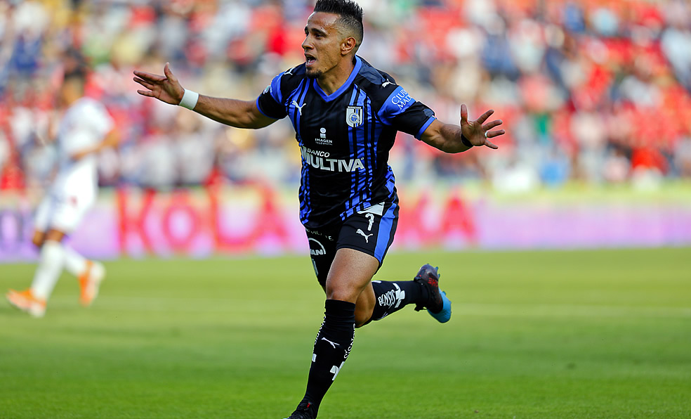 Sanvezzo celebra el gol del triunfo. (Foto: Imago7)