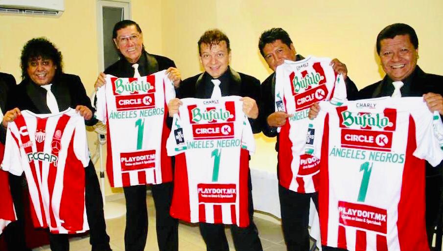 La Feria de Aguascalientes reúne a importantes artistas que recibieron como regalo la playera del Necaxa.