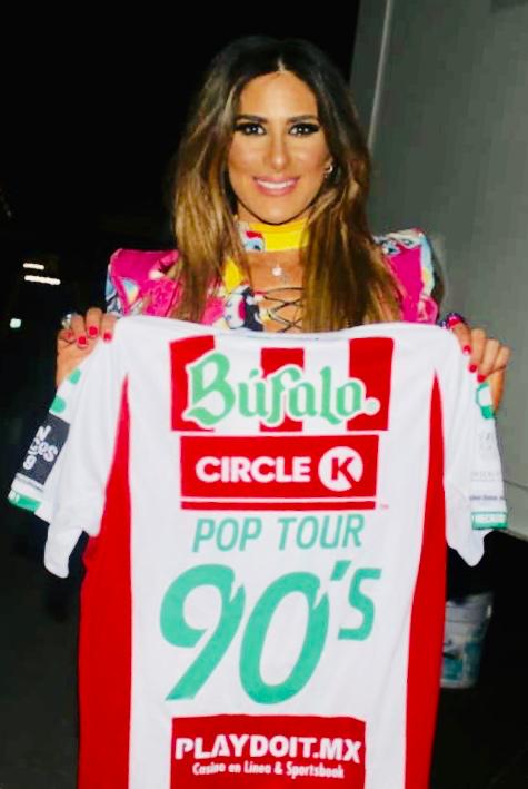 La Feria de Aguascalientes reúne a importantes artistas que recibieron como regalo la playera del Necaxa.