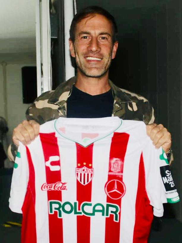 La Feria de Aguascalientes reúne a importantes artistas que recibieron como regalo la playera del Necaxa.