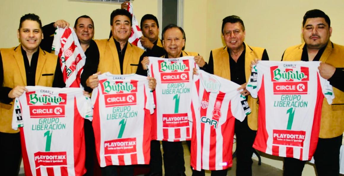 La Feria de Aguascalientes reúne a importantes artistas que recibieron como regalo la playera del Necaxa.