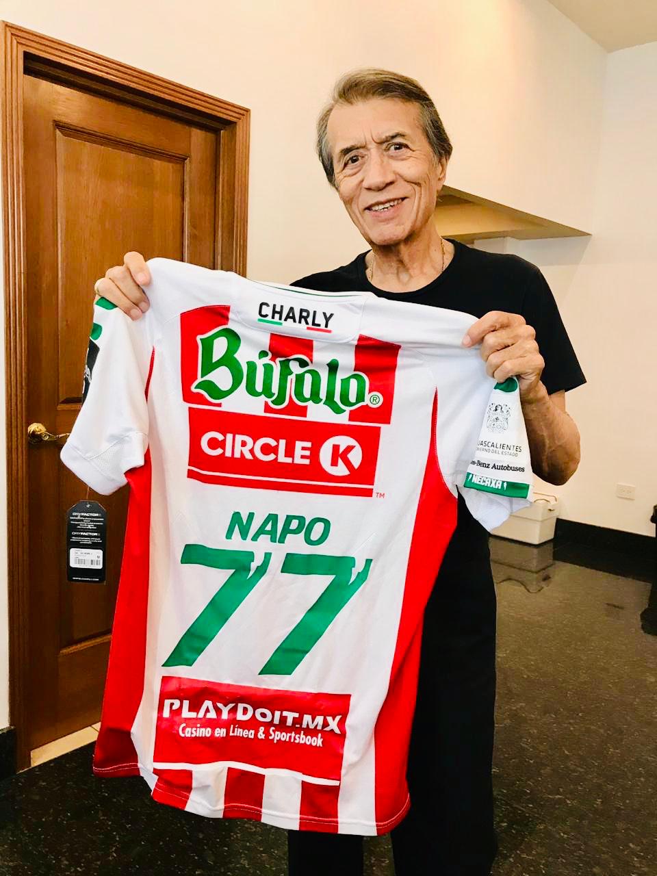 La Feria de Aguascalientes reúne a importantes artistas que recibieron como regalo la playera del Necaxa.