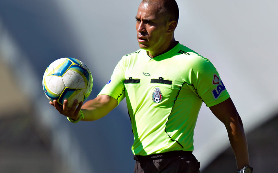 Juan Andrés Esquivel, árbitro (Imago7)