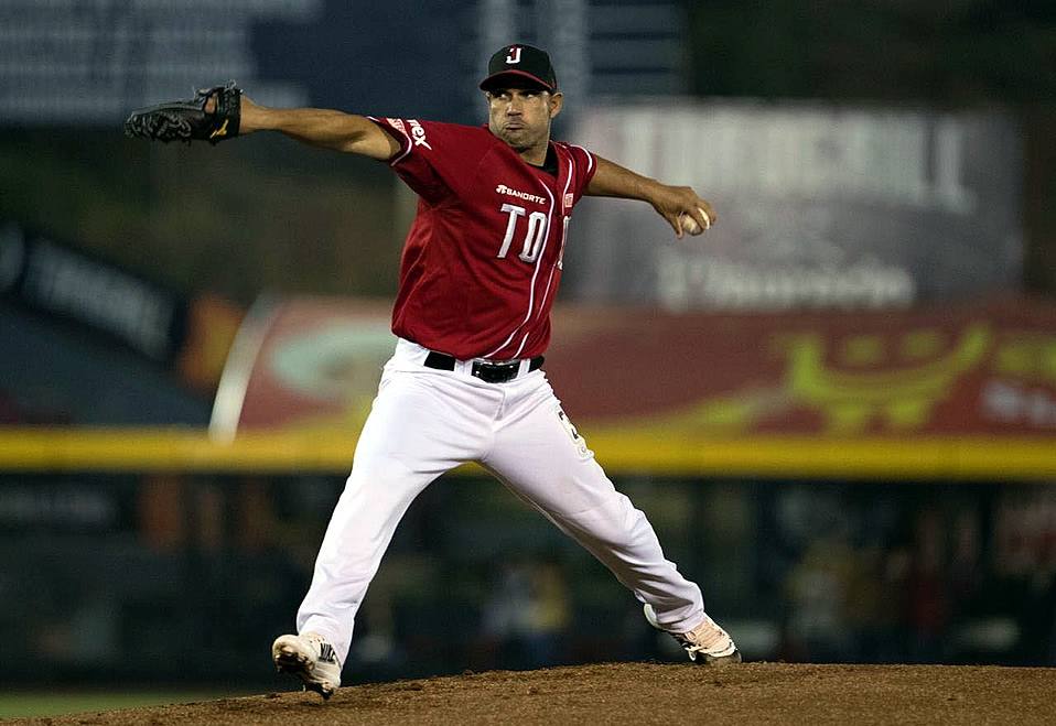 LMB suspende 10 juegos a pitcher Raúl Valdés