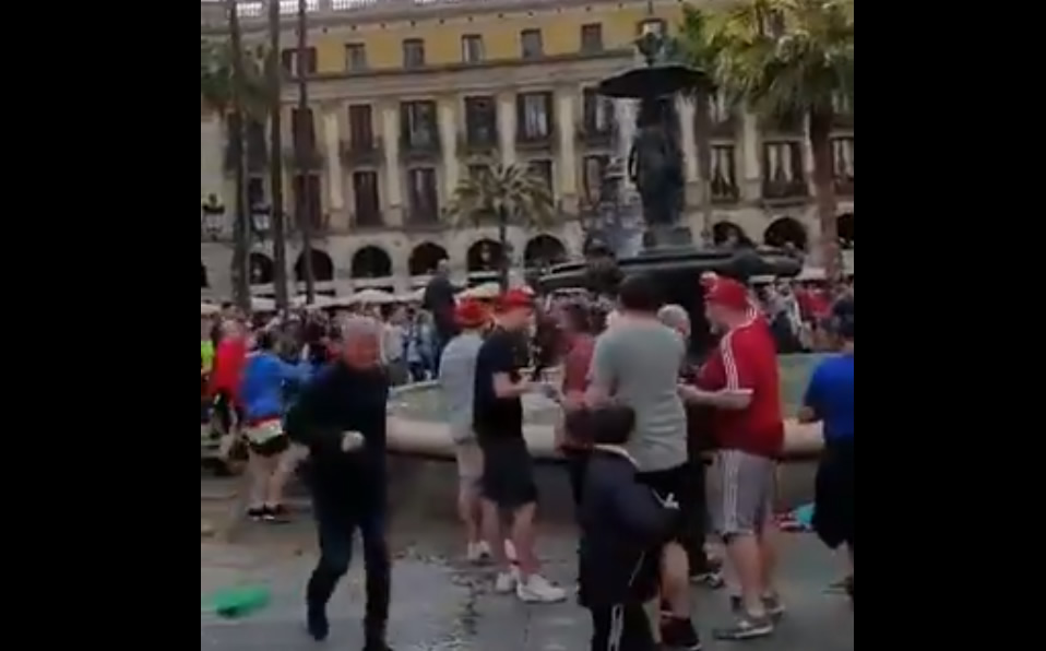 Los Mossos d'Esquadra escoltarán a los aficionados ingleses que acudan al Camp Nou. (Foto: Twitter)