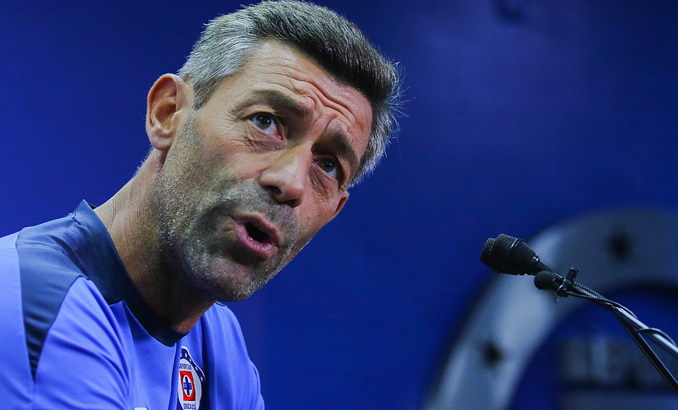 Pedro Caixinha aún no tiene vigencia con el Cruz Azul. (Foto: Imago 7)