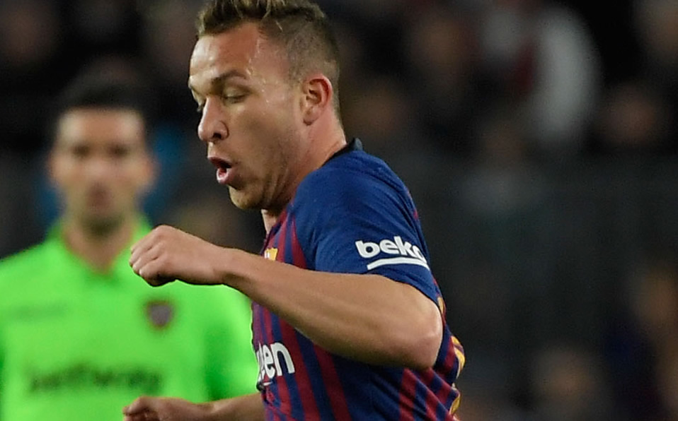 Arthur Melo fue convocado al partido de Champions, pero no vio minutos. (Foto: AFP)