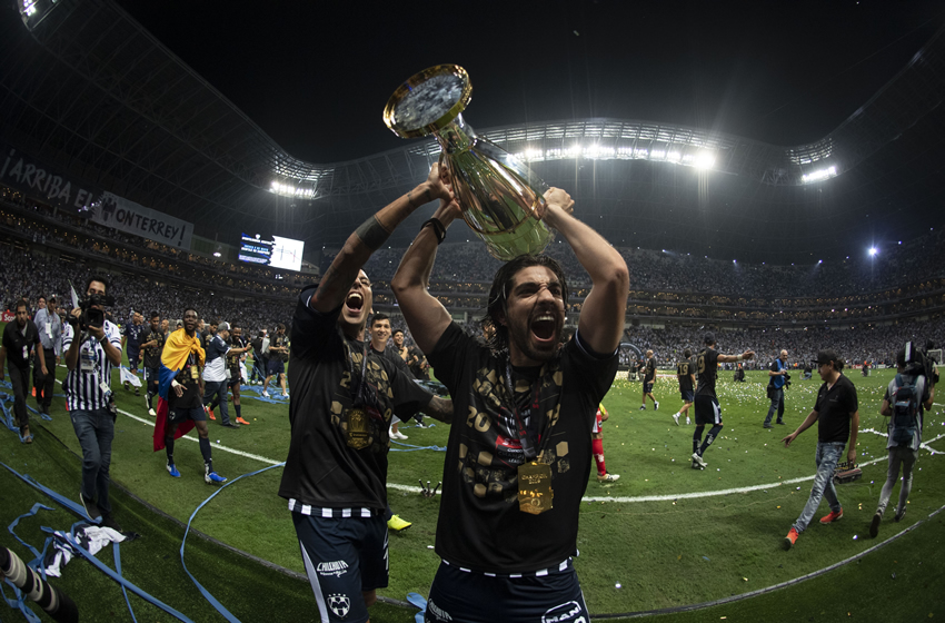 Rodolfo Pizarro recibió la falta en el área por el Chaka, jugada con la que se dio el gol del título. (Foto: Mexsport)