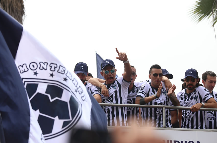 Vangioni fue de los más animados durante la caravana de campeones. (Imago7)
