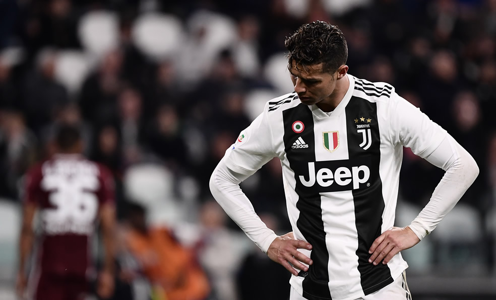 Cristiano se lamenta tras el error de la defensa. (Foto: AFP)