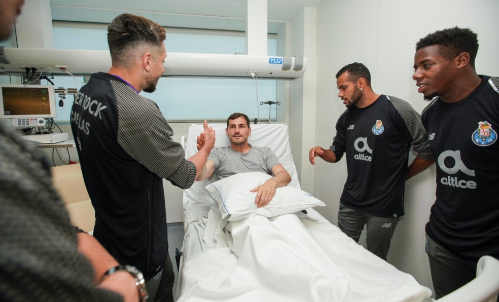 Héctor Herrera habla de la visita a Iker Casillas en el hospital.  (FOTO: TWITTER)