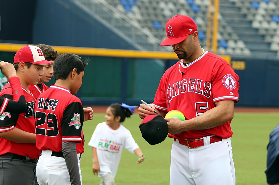 Clínica Albert Pujols y Aledmys Diaz con niños de MLB en Monterrey
