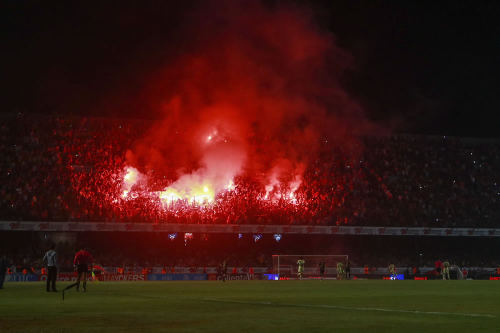 Los escualos cerraron el torneo sin sumar y descendidos; América va en picada