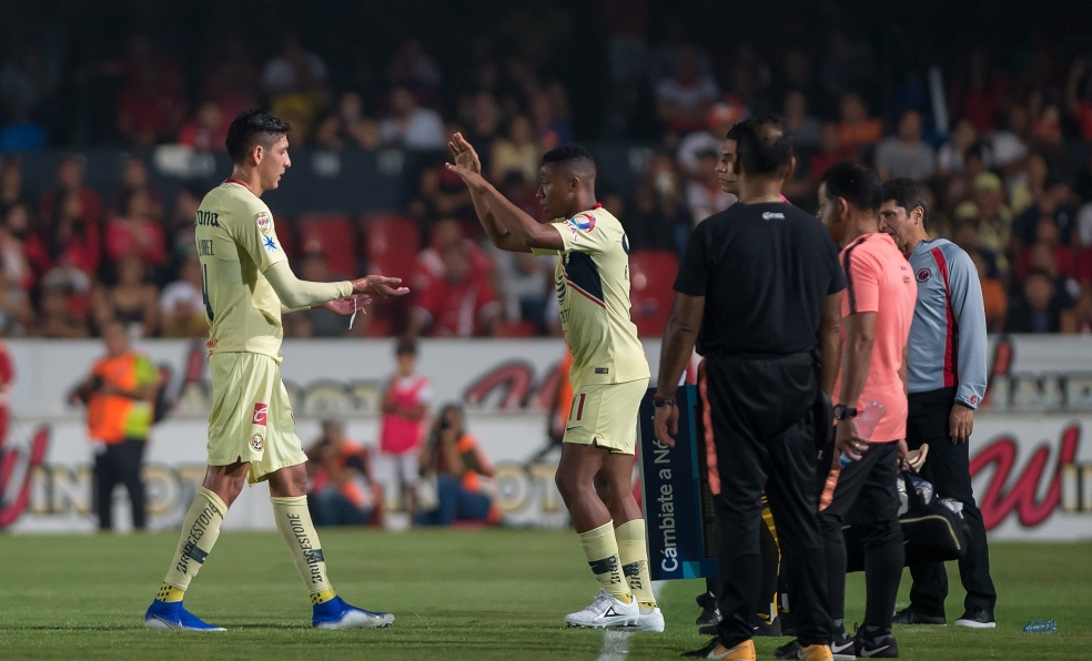 Lesión de Edson Álvarez se queda en susto