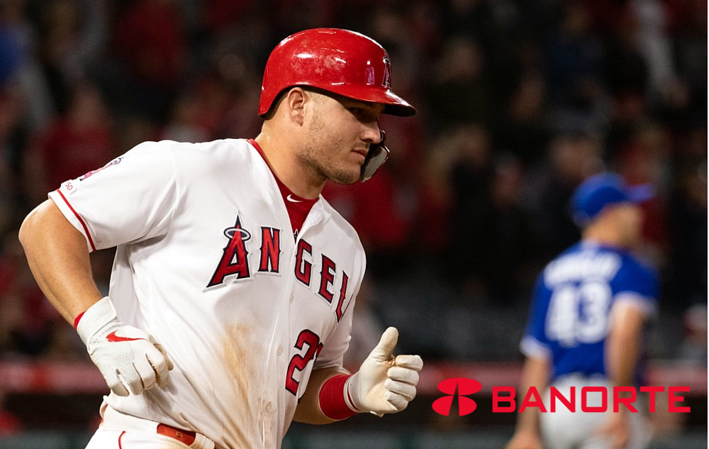 Mike Trout disfruta su visita a México con los Angels