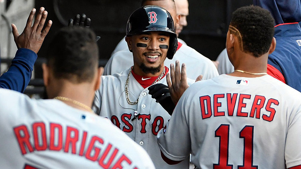 Boston Red Sox anota nueve carreras en una entrada a mexicano Manny Bañuelos