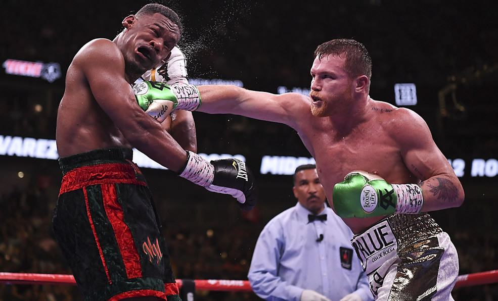 Canelo se creció ante su gente y aseguró que Jacobs no le hizo nada. (foto: Imago 7)
