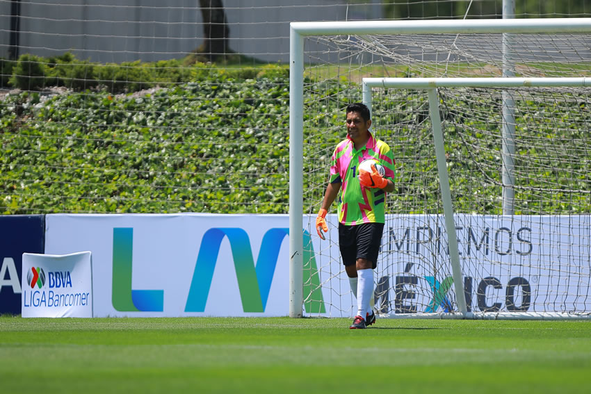 Jorge Campos cambió al Atlante por el Galaxy en 1996.