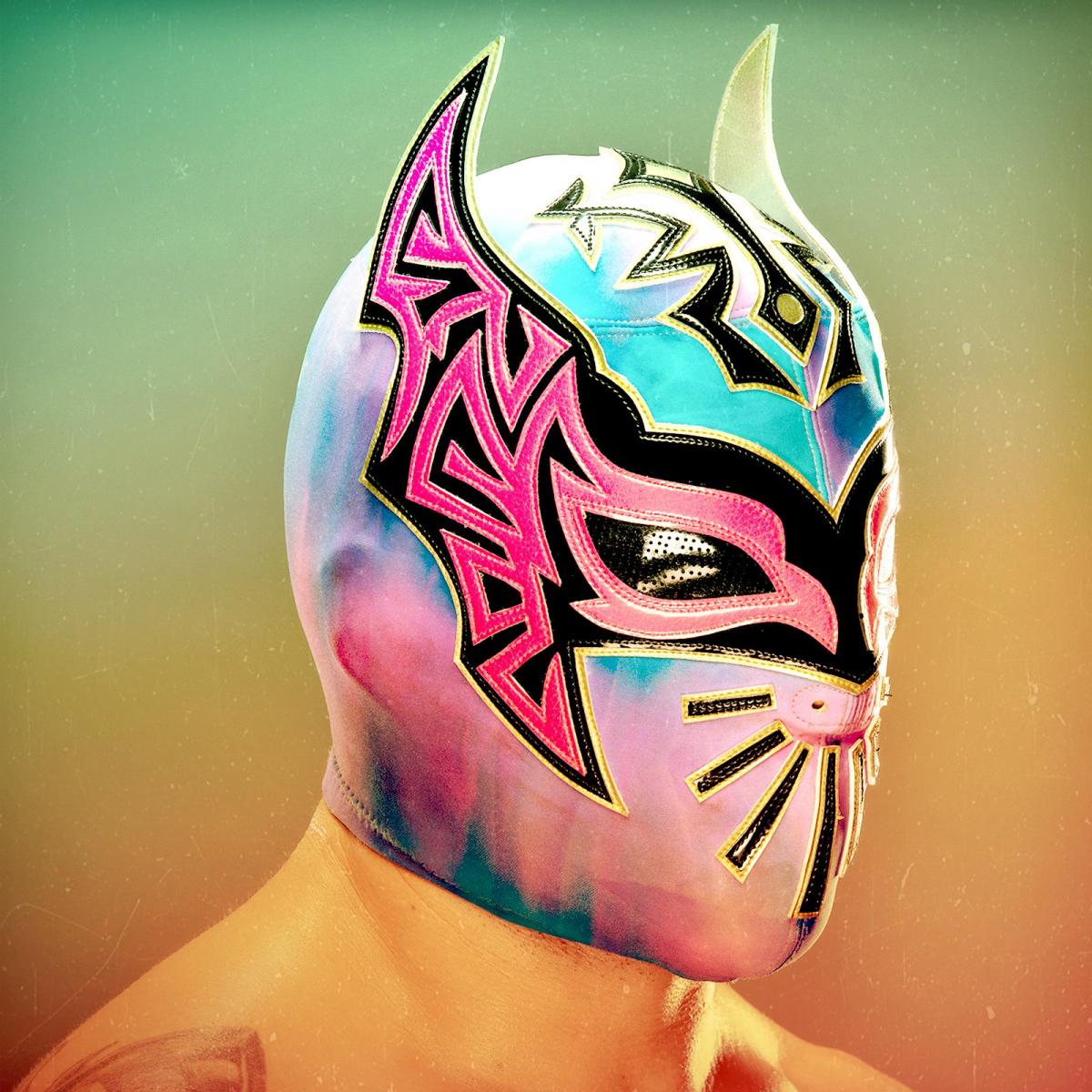 Máscaras de Kalisto, Gran Metalik, Rey Mysterio y Lince Dorado en WWE