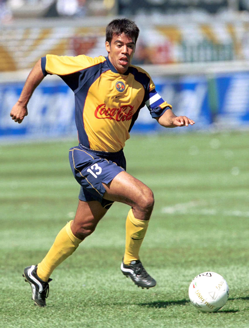 Pavel Pardo dejó a América con miras al Chicago Fire en 2011.