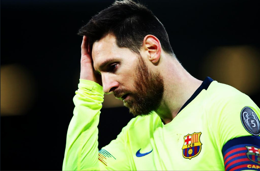 Otra vez la imagen de Messi es la misma, lamentándose al quedarse sin Champions League. (Foto: Twitter)