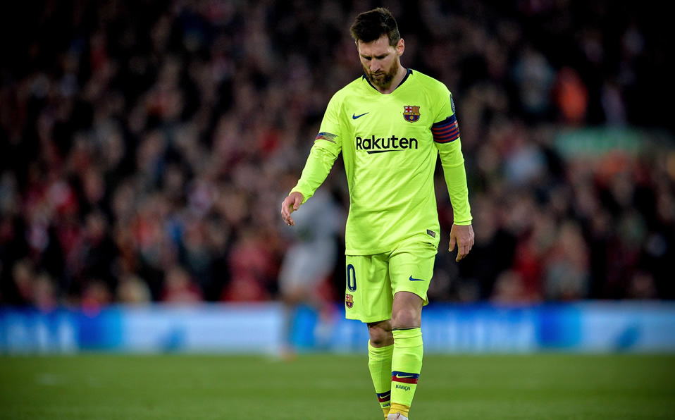 Otro grupo de aficionados salió en defensa del astro argentino. (Foto: EFE)