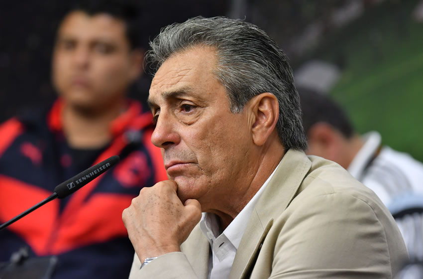 Tomás Boy seguirá como pastor del Rebaño Sagrado. Imago7