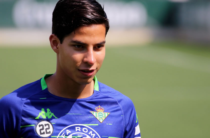 Si Lainez se queda en su club, se perdería además del amistoso del Tri.