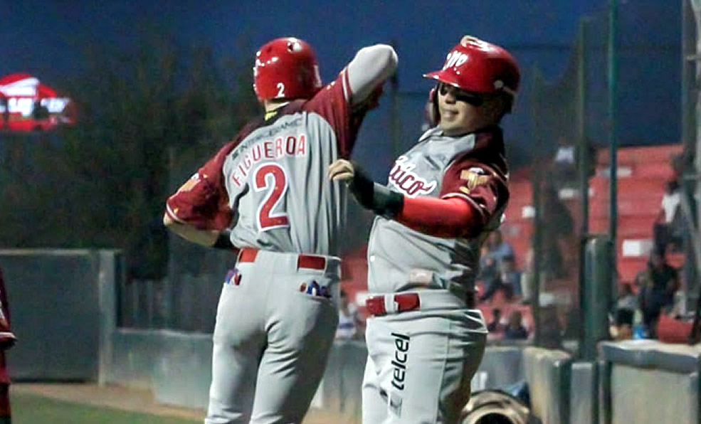 Carlos Figueroa celebra su undécimo home run en ocho años de carrera. (Foto: cortesía)