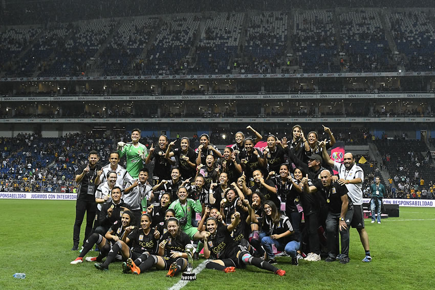 Femenil Clausura 2018: Tigres Femenil repitió la hazaña del varonil y derrotó a Rayadas en su casa conde brilló el hashtag #SOYTUMAMÁ. Foto: Imago7