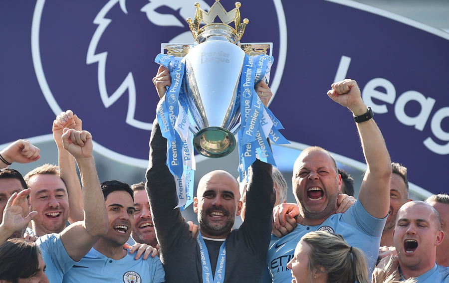 Guardiola lleva dos títulos esta temporada. (Foto: AFP)