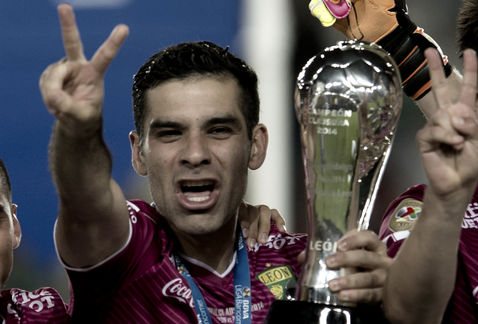 En 2012 decidió volver a la Liga MX con el León, en donde quedó Bicampeón.