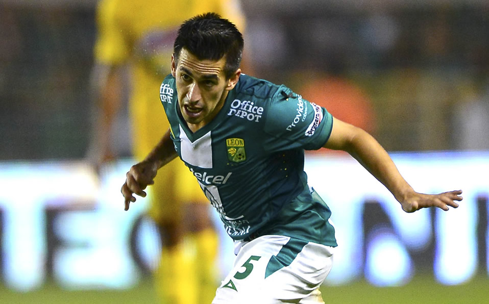 Fernando Navarro también estuvo en aquel equipo que le ganó al América y luego a Pachuca. (Mexsport)