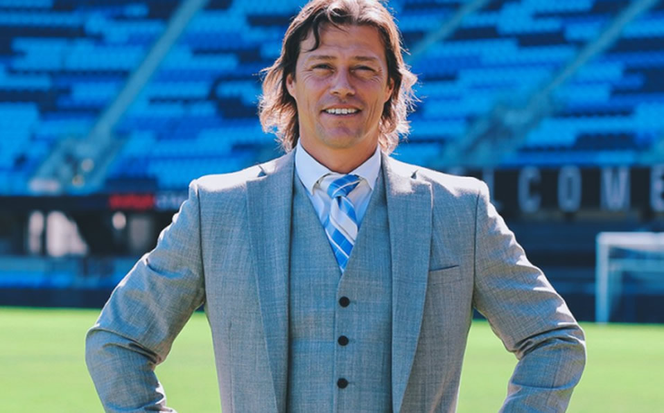 El argentino nunca ha ocultado que el idioma es algo pendiente por aprender. (especial)