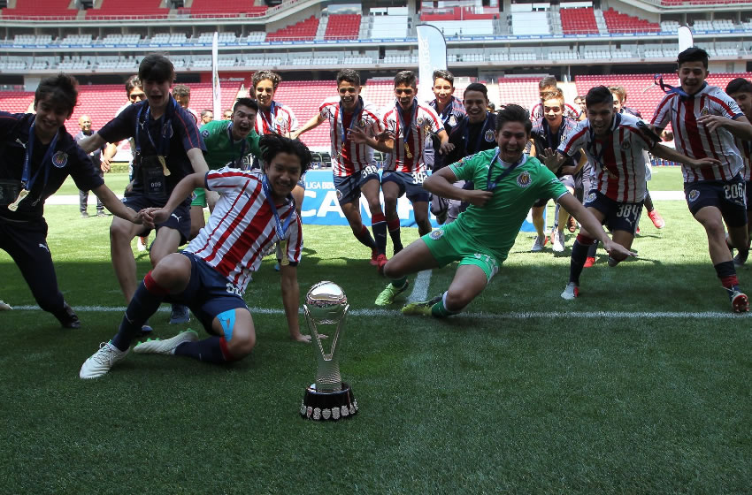 Chivas se impuso a Xolos este sábado en la cancha del Estadio Akron. (Chivas)