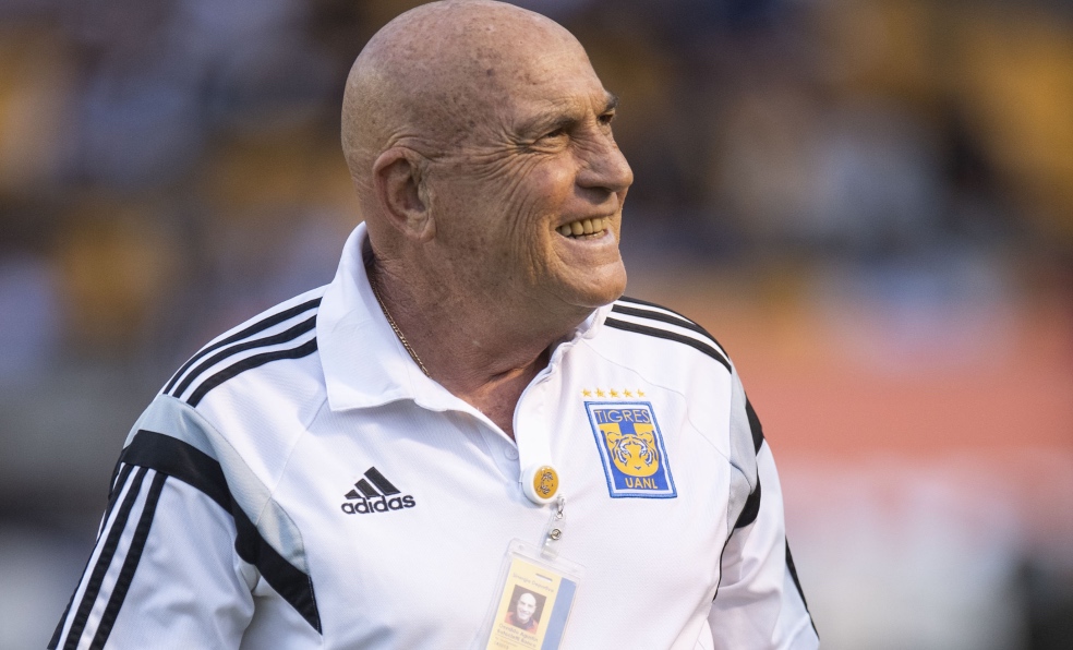 Osvaldo Batocletti en el Tigres vs Monterrey de la jornada 5 del Apertura 2018 de la Liga Femenil MX en el estadio Universitario.(Mexsport)