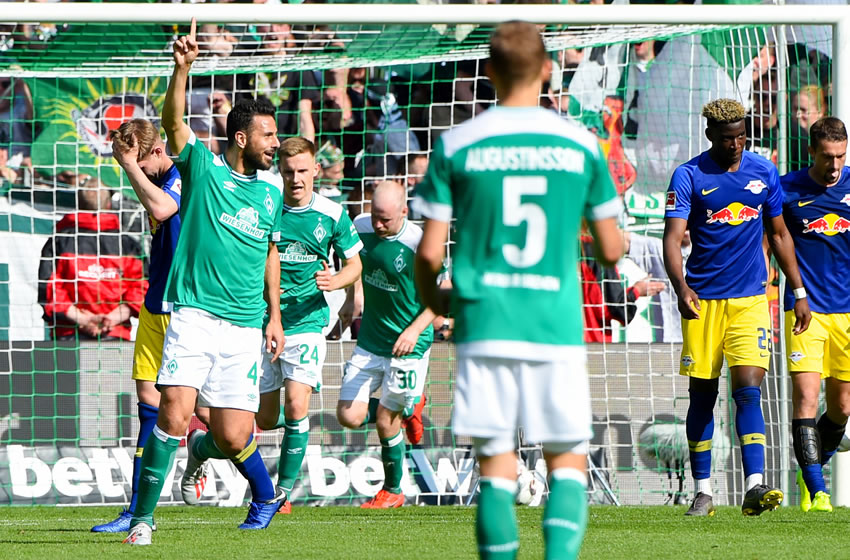 Pizarro ha disputado nueve temporadas en tres ciclos con Werder Bremen. (AFP)