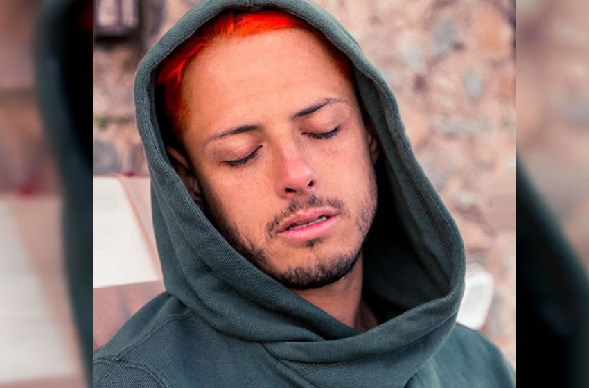 A través de su red social, Chicharito criticó la saga.