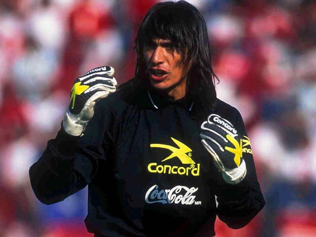 Ángel Comizzo pasó por las filas esmeraldas del 96 al 99 y los universitarios lo trajeron a México en la 90-91.