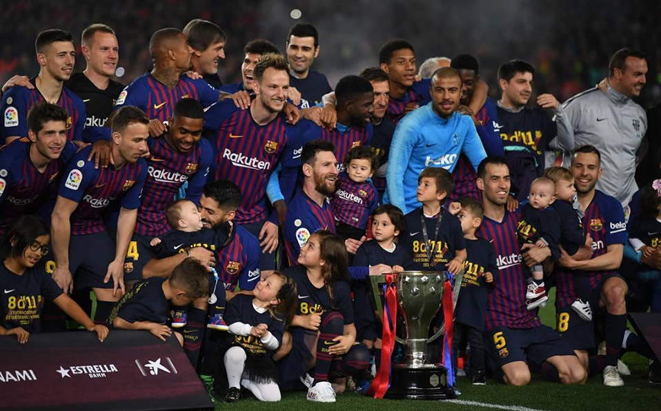 Barcelona posa con el título número 26 de Liga de su historia. (Getty)