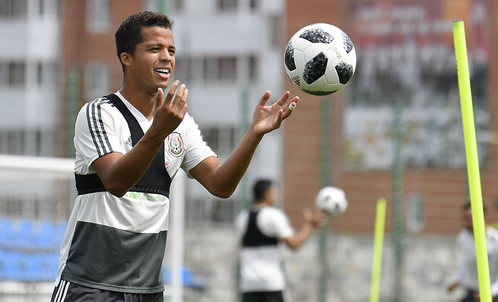 Giovani dos Santos trata de recuperar ritmo futbolístico.