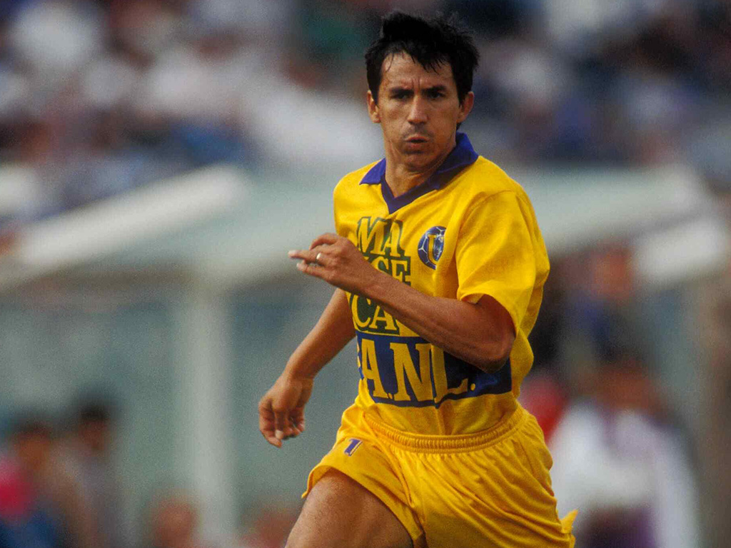 Martín Castañeda portó las camisetas de los dos clubes que se enfrentarán por el título de este C2019.